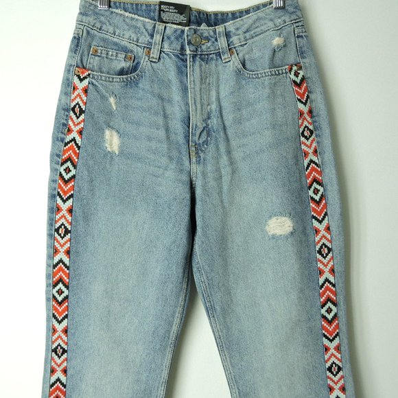 New Booty Fit High Waist Jeans embroidered side distressed size 6 Divided H&M - Picture 3 of 14
